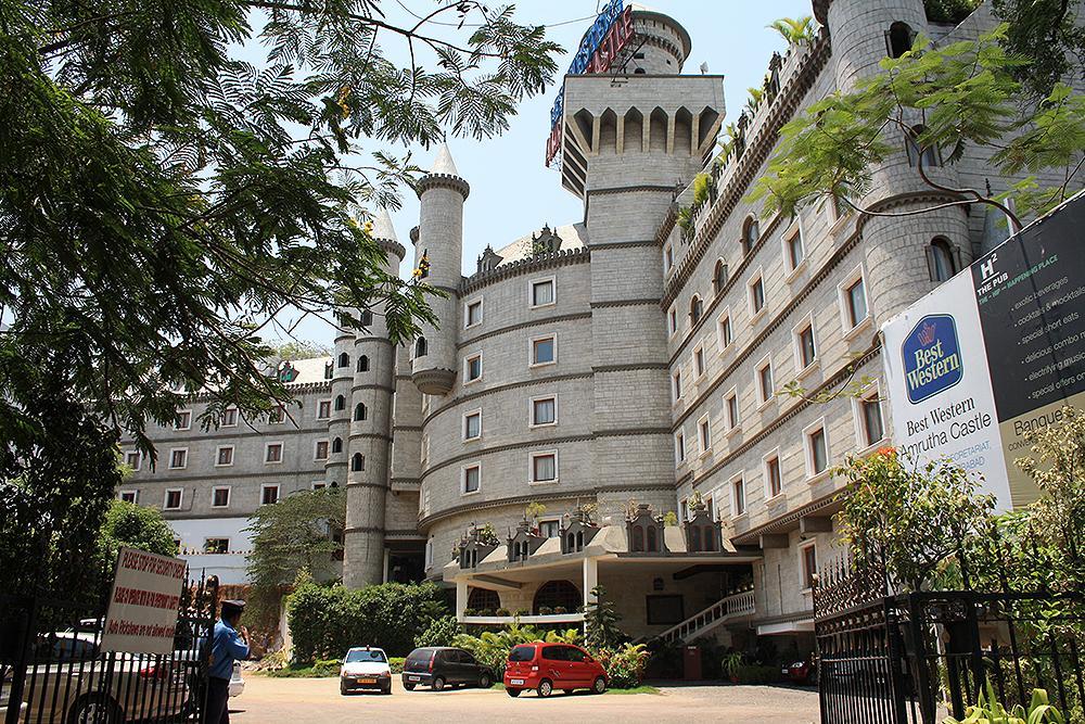 Best Western Amrutha Castle Хайдарабад Экстерьер фото
